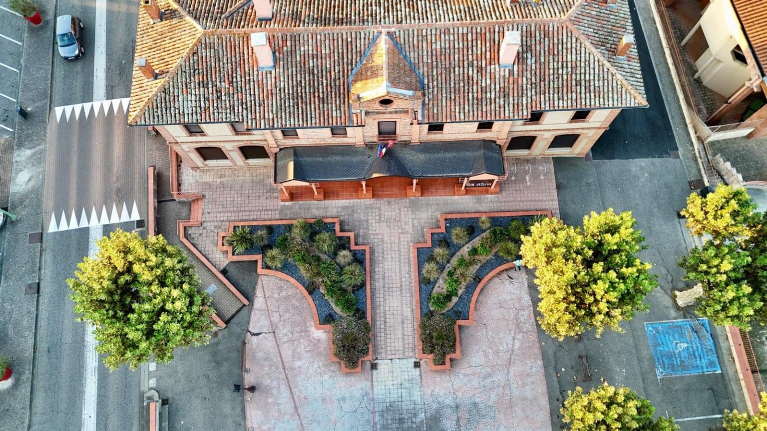 vue du ciel de la ville de Castelmaurou prête pour les élections municipale 2026